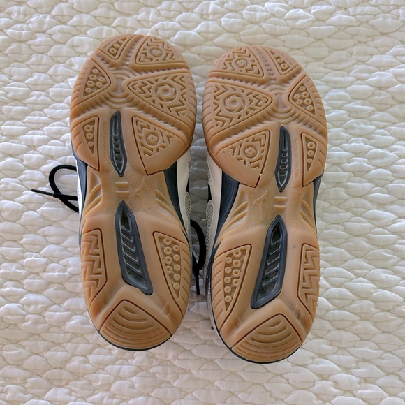 Mizuno volleyball shoes women size 11 - Picture 2 of 10